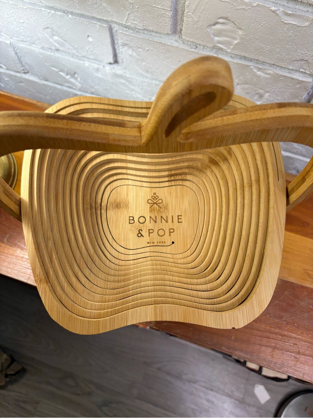 Bonnie & Pop Collapsible Bamboo Apple Fruit Basket / Trivet - Picture 3 of 6